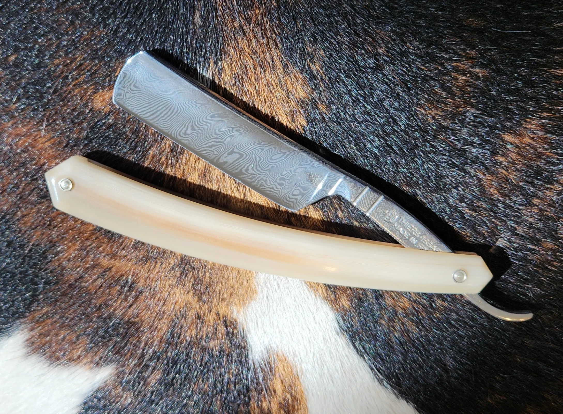 Thiers Issard Straight Razor, Damascus, Blonde Horn, 6/8"